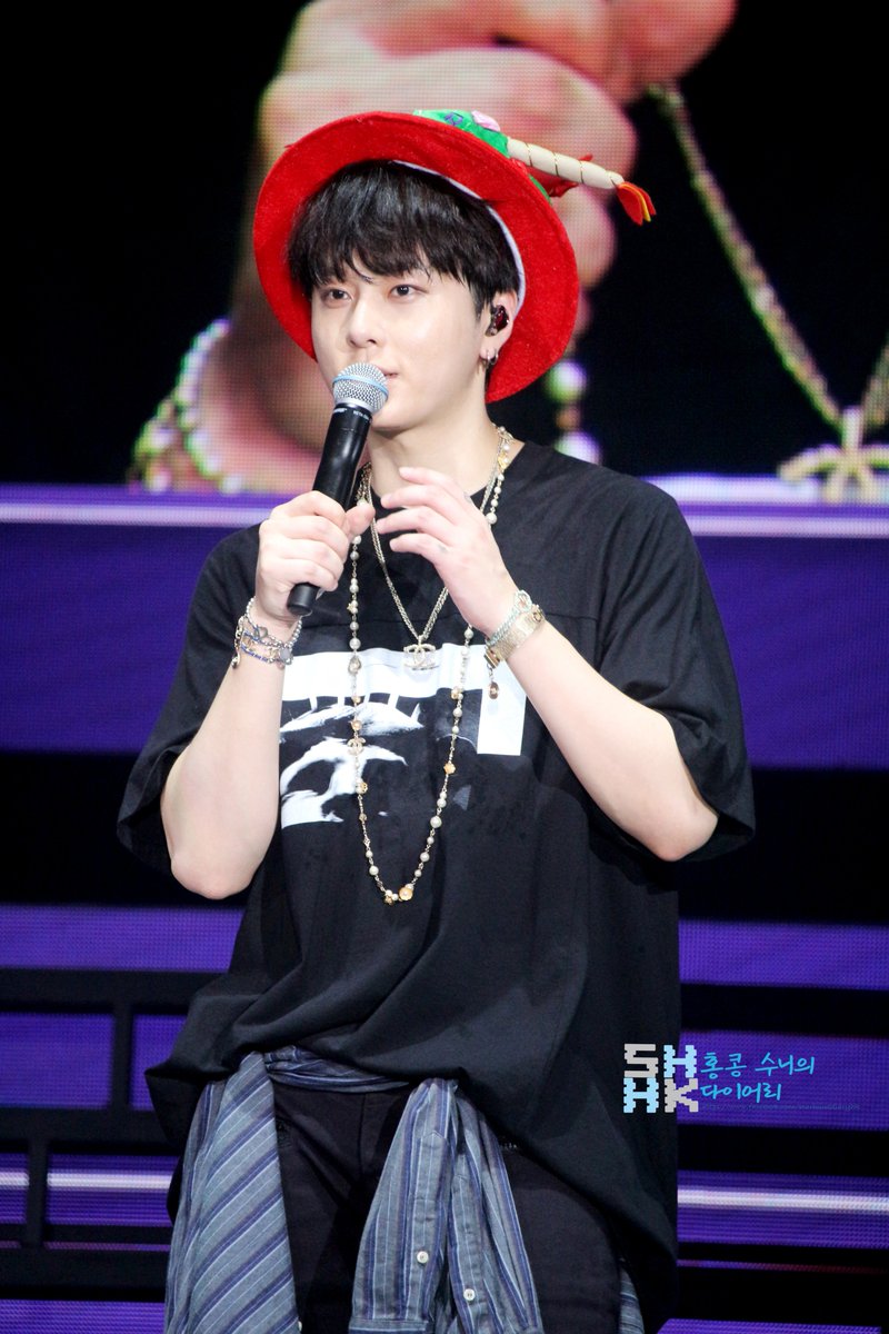 starhuntdiaryhk's tweet photo. 180602 HIGHLIGHT SHOW in HONG KONG
그냥...너무 좋아ㅠㅠㅠㅠㅠ 무슨 말이 필요해ㅠㅠㅠ

https://t.co/EuNnMzDY83
#하이라이트 #하이라이트쇼 #용준형 #준형 #HIGHLIGHTSHOW #JUNHYUNG https://t.co/Ii08w5A7UG