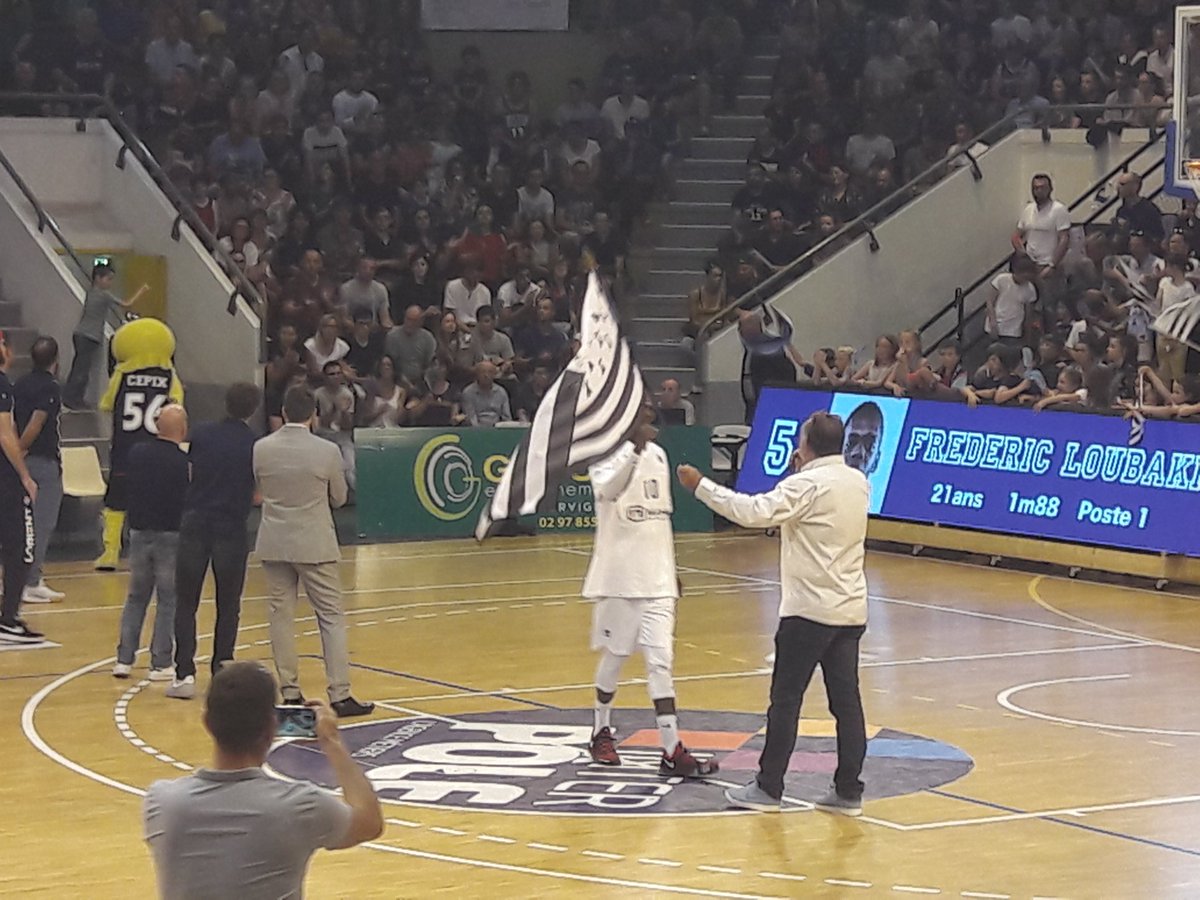 PiPouliquen56's tweet image. Chaude soirée à #Lorient pour la finale retour des play off de basket nationale 1  @CepBasket #chartes avec  @BBLorient