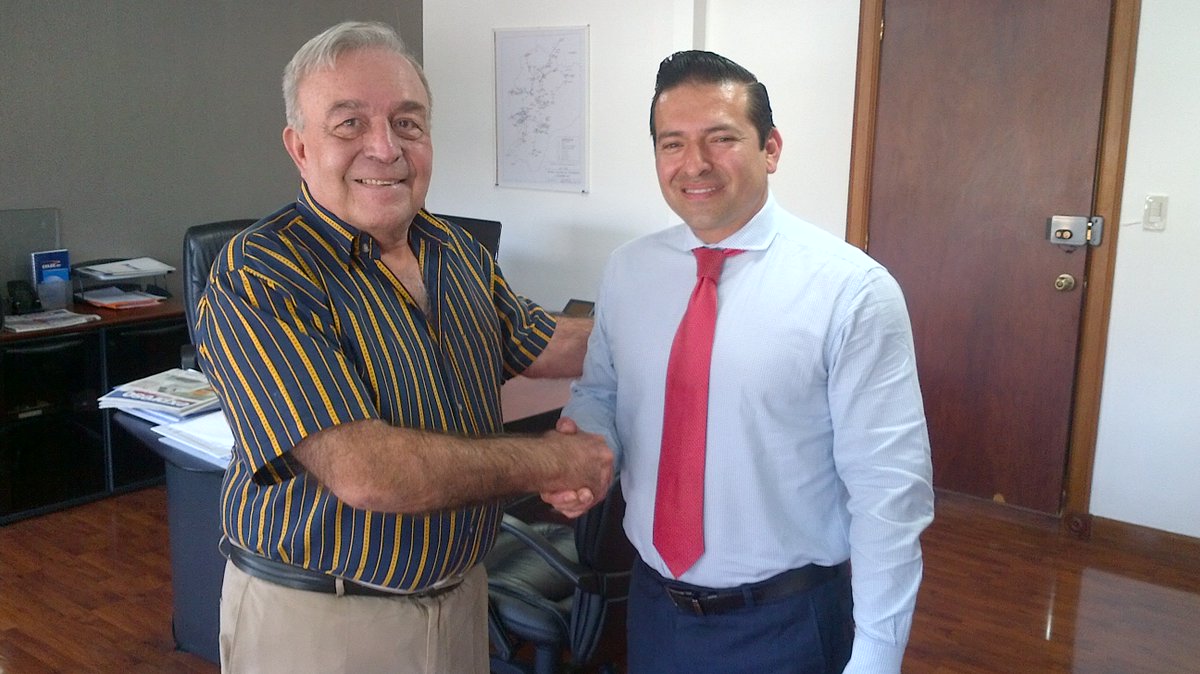 FernandoCIEEPI's tweet image. El Dr. Salvador Encalada, Gerente de la Unidad de Negocios @Celec Transelectric mantuvo una importante reunión hoy martes 12 de junio con el Presidente del @CIEEPI @LuisFerSalinas.  Trataron temas de relevancia para el sector eléctrico. Acompañó Luis Flores, Director Jurídico.