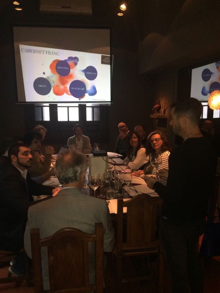 Verical de Pasionado Cabernet Franc de <a href="/BodegaAndeluna/">Bodega Andeluna</a> con su Enólogo @ManuGonzalz en <a href="/Treintasillas/">Treintasillas</a>