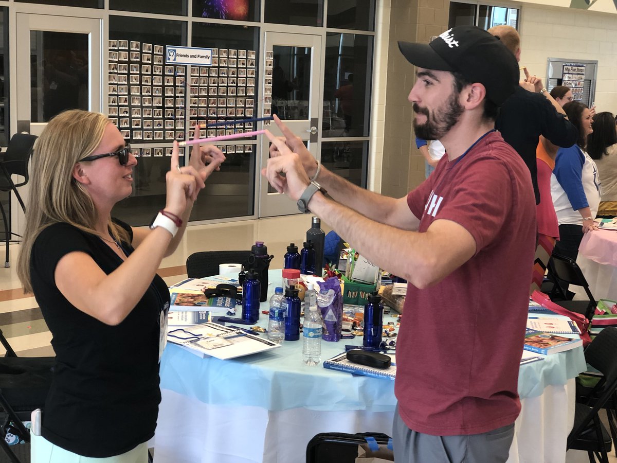 DrAxiniaZepeda's tweet photo. @ConsciousD Pencil Stretch with our CD School family members #CD1A2018 #Houston https://t.co/5AjJEODurw