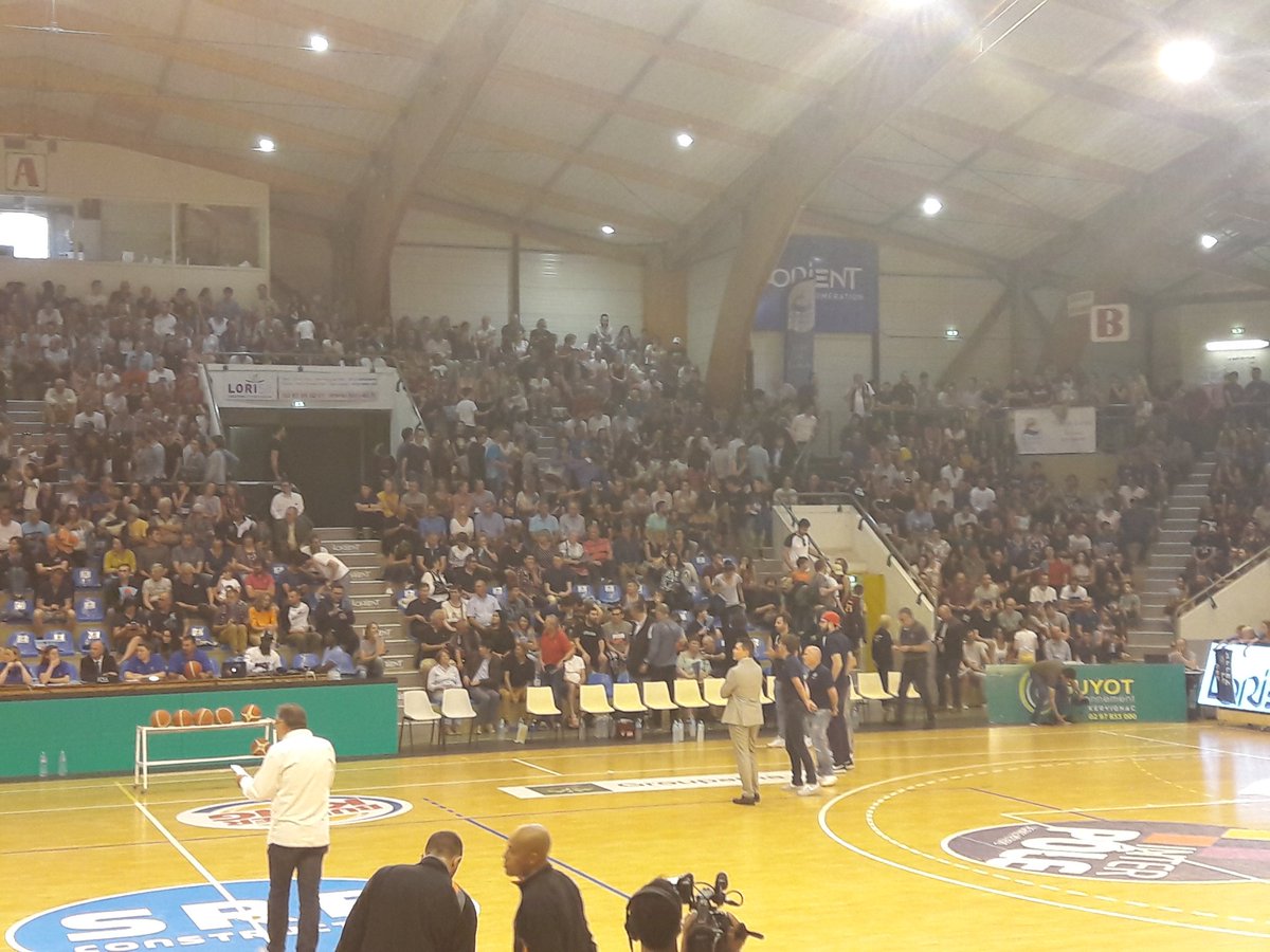 PiPouliquen56's tweet image. Chaude soirée à #Lorient pour la finale retour des play off de basket nationale 1  @CepBasket #chartes avec  @BBLorient