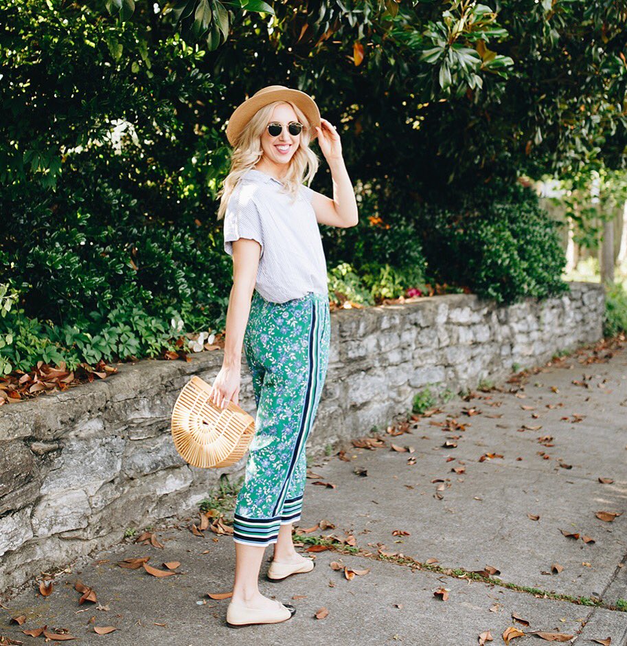 Easy breezy beautiful...floral pants 💁🏼. Shop my look over on Insta Stories at instagram.com/julianna_claire