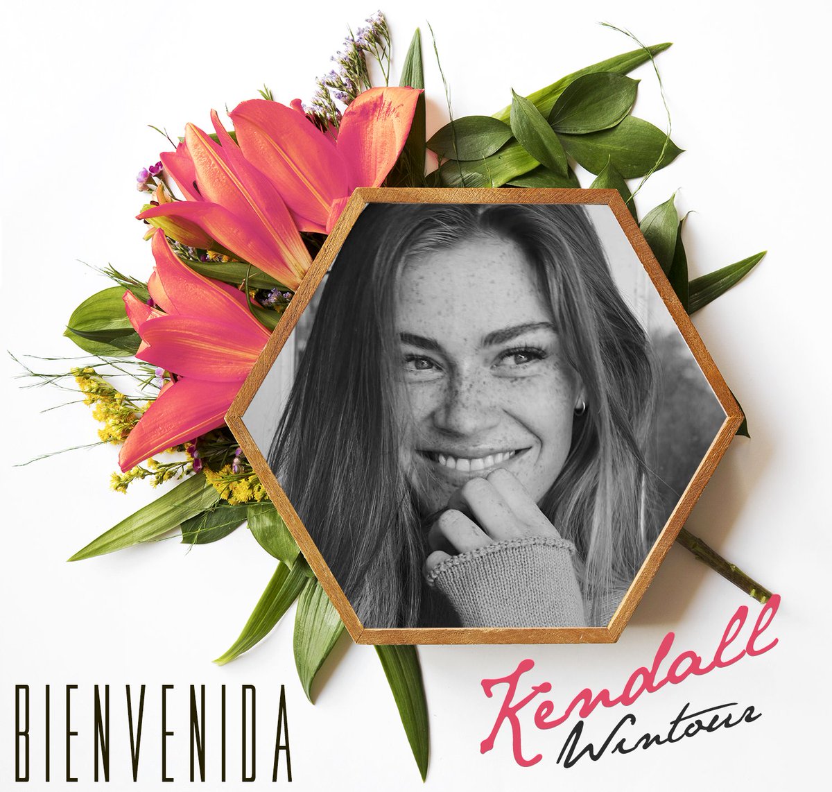 WiseGoddesses's tweet photo. Por otro lado de Francia llega la señorita @kxn_dxll una pelirroja de fuego que trae el sentido de la moda en lo más alto y un cumulo de alegría que es único. https://t.co/G8v61tXro4