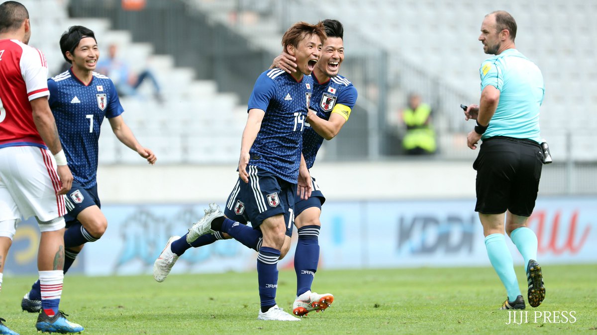 時事通信映像ニュース على تويتر サッカーｗ杯ロシア大会を控える日本代表は１２日 オーストリアのインスブルックでパラグアイ代表と国際親善試合を行い ４ ２で逆転勝ちしました 写真 同点ゴールを決め喜ぶ乾 記事 T Co Xlig9hfs5f 日本代表サッカー