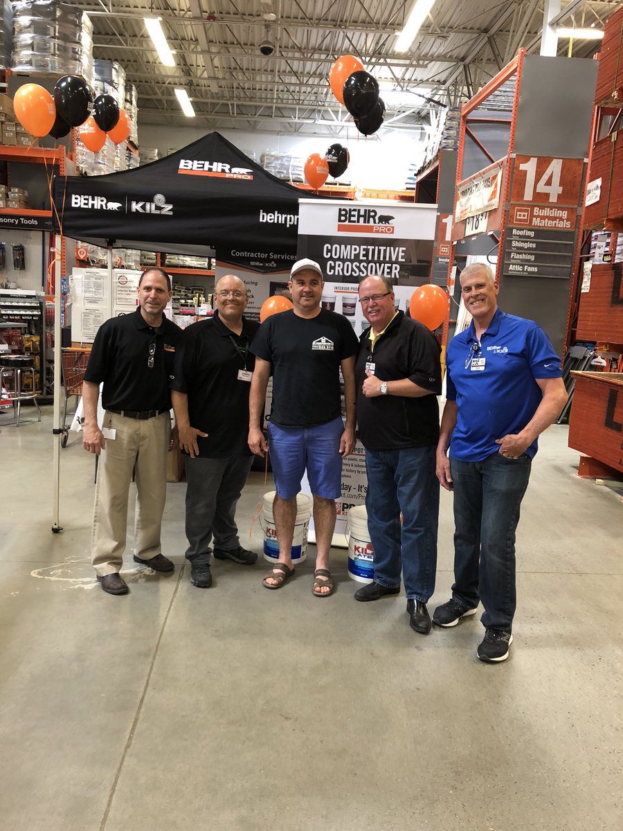 TheBehrJoe's tweet photo. Loyal customers like Gedilson from Jay Construction LLC make it all worth while!! Great support from my @BehrPaint Brothers for our @BehrPro Hub event. #WinningTogether #OneBehr https://t.co/QQvNLQVx6y