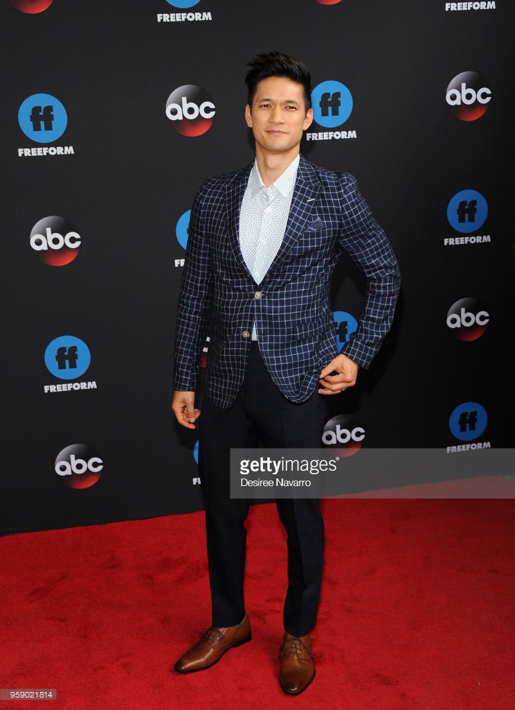 seidouroar's tweet photo. Freeform sent Isaiah and Harry to the ABC/Freeform Upfronts having told the cast and crew they'd be getting a season 4 renewal announcement there. But really they just wanted to USE their fame to promote their other shows. They lied to them. #SaveShadowhunters #ShadowhuntersChat https://t.co/4x2u704Oyv