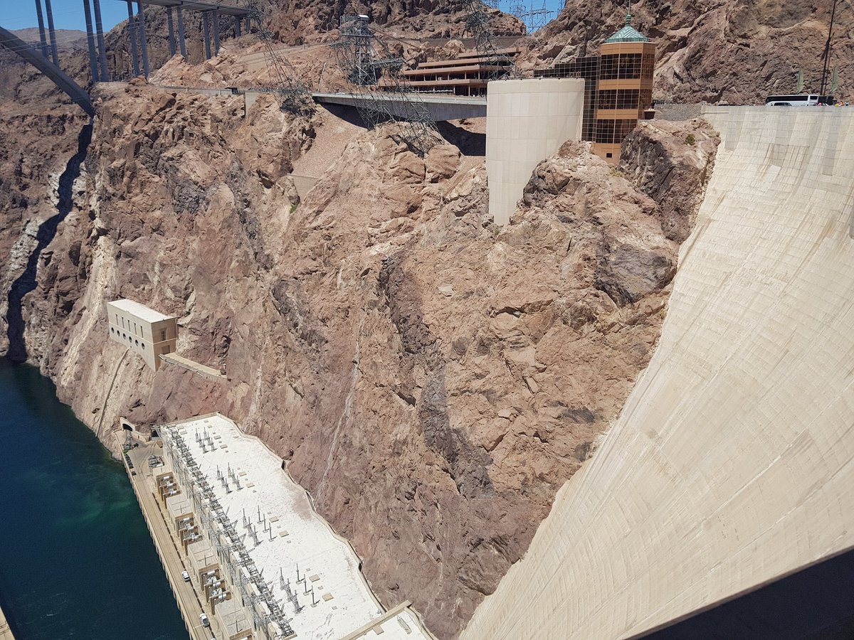 W_Cloete's tweet photo. The Hoover Dam, #itsNotHarties https://t.co/6npogjgyq9