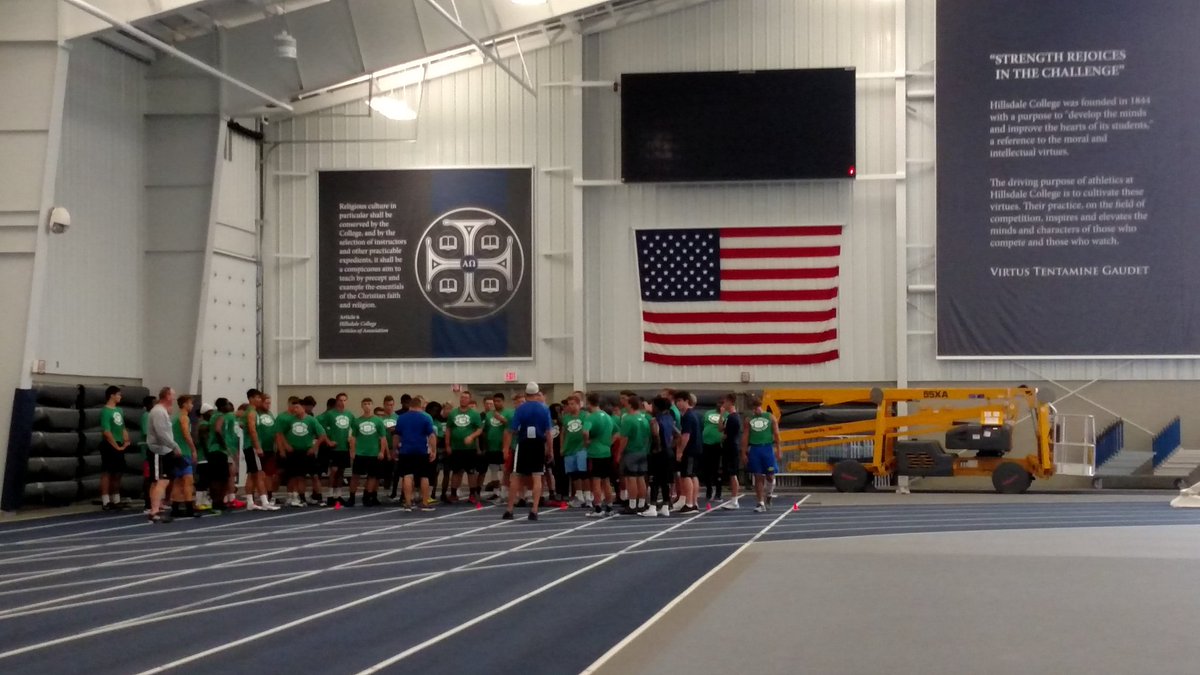 TheD_Zone's tweet photo. At Hillsdale College for the Honor Roll Showcase.  @mdwestathletics @HCChargers https://t.co/UfUW5TPaXc