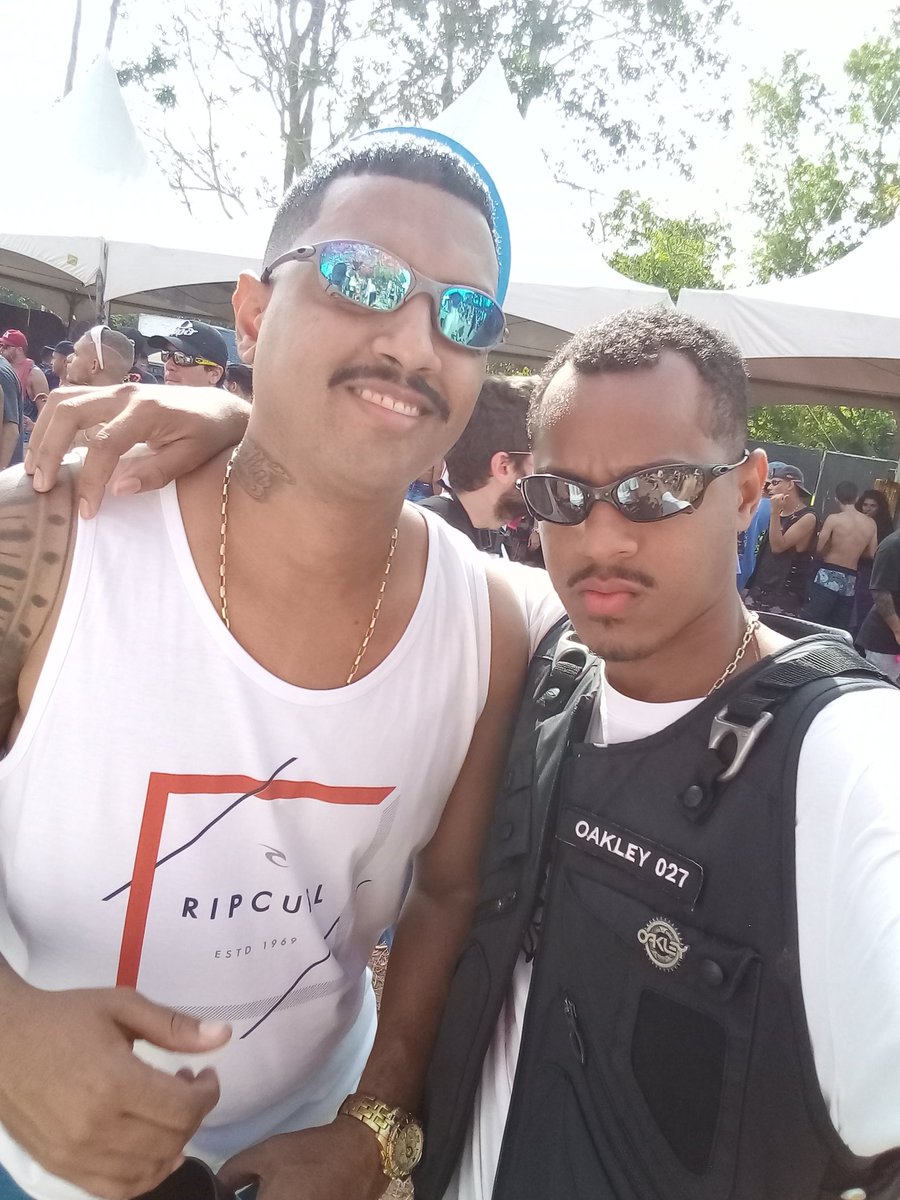 OAKLEY_ES's tweet photo. @smoke.imports que patrocinar seguir la no insta!!
#OAKLEYES #Chefao @vulgoCoutinho https://t.co/dtoqgFB5rR