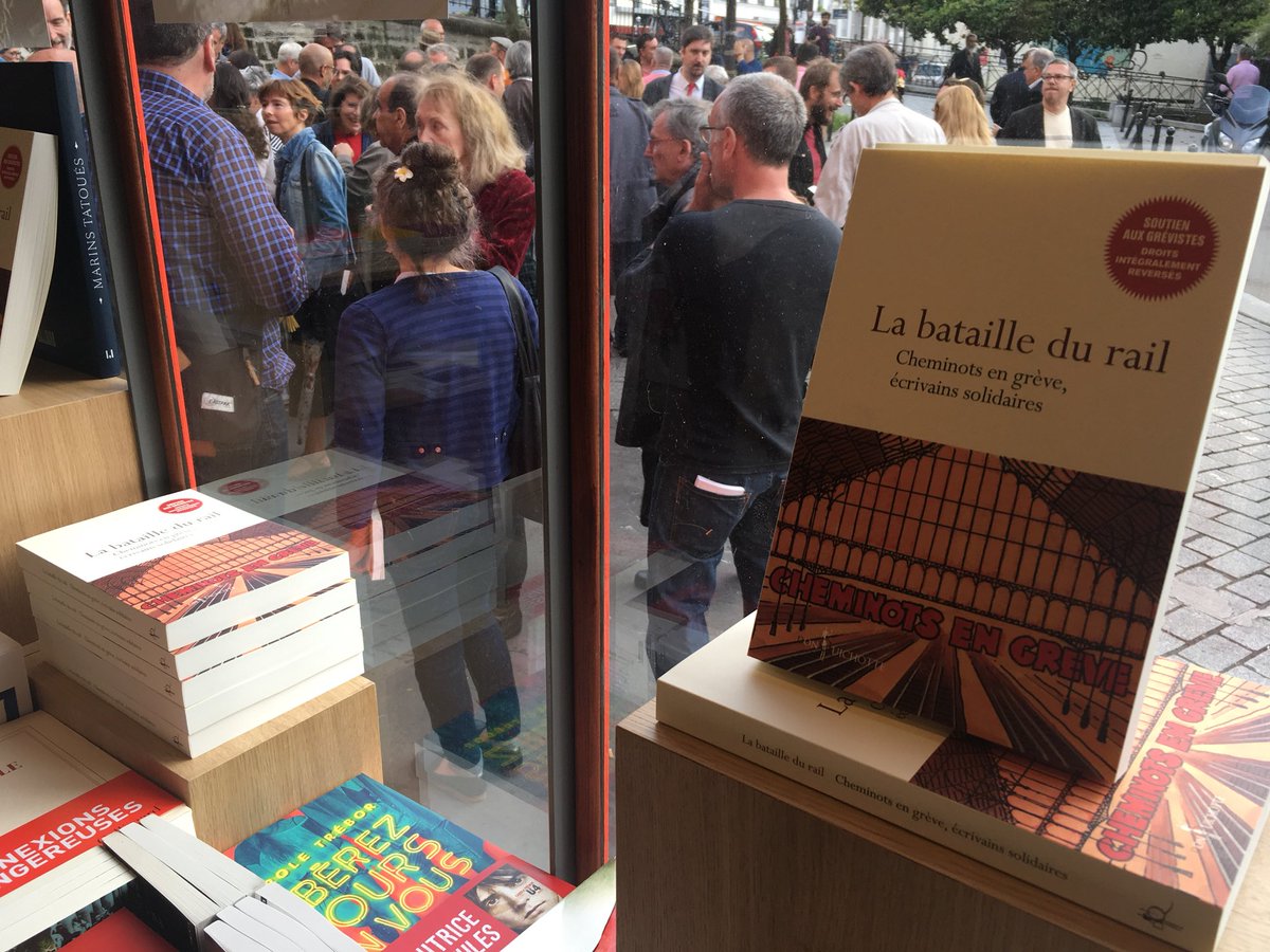 CamillePlsr's tweet photo. Lancement de #Labatailledurail publié chez @DonQuichotteEd ce soir librairie @lemontenlair : une trentaine d’auteurs s’engagent en soutien des cheminots grévistes ! https://t.co/yrKbgfl20b