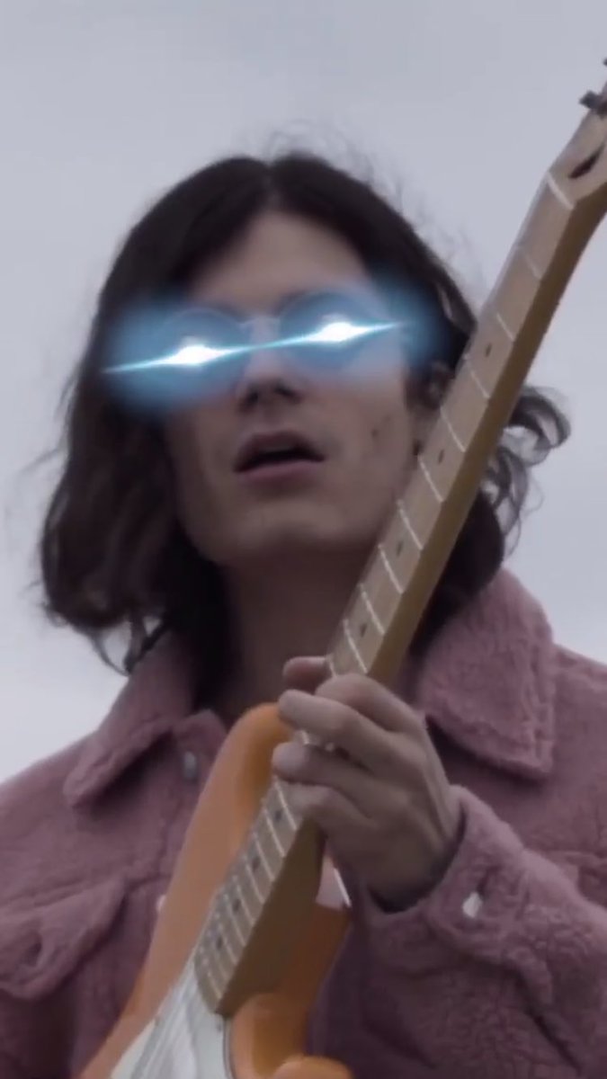 httpbornspics's tweet image. garrett wtf is going on