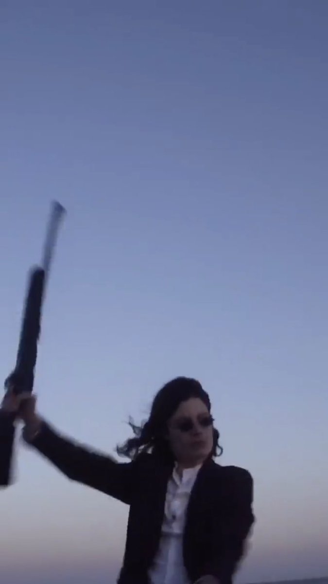 httpbornspics's tweet image. garrett wtf is going on