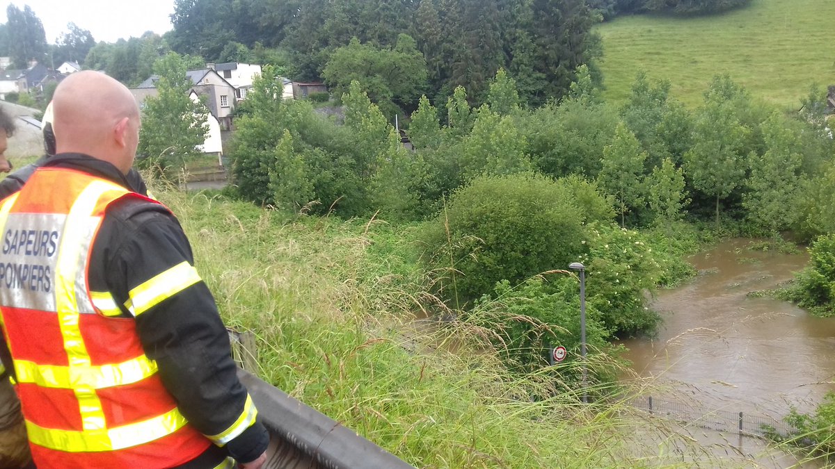Les pompiers de la #Mayenne <a href="/sdis53/">Sapeurs-pompiers 53</a> sont intervenus à 400 reprises depuis samedi 9 juin #intemperies #orages #inondations. Merci pour leur dévouement et courage.
