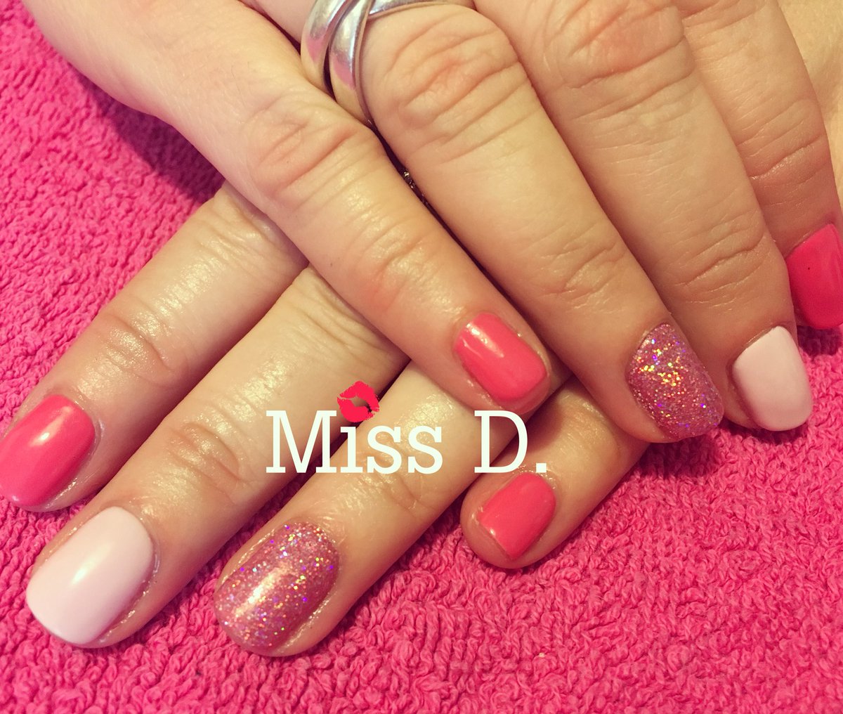 MissD_2014's tweet photo. #gelish #gelnails #gelishcorby #gelpolish #magpieglitter #magpiebeauty #glitternails #glitternailsdesign #nailsofinstagram #nailscorby #missd #mywork #missdbeauty https://t.co/Ia3efDap47