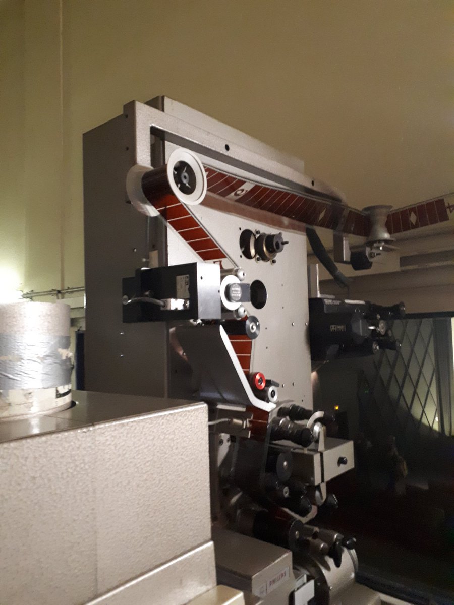 CribeTonite's tweet photo. — Encore une séance de #2001ASpaceOdyssey, en 70 mm à L'Arlequin avec @CocoDyn et @paulcinestuff. Cette fois j'ai demandé si on pouvait voir la cabine de projection. Merci à la projectionniste ! https://t.co/N4gLD1XYer
