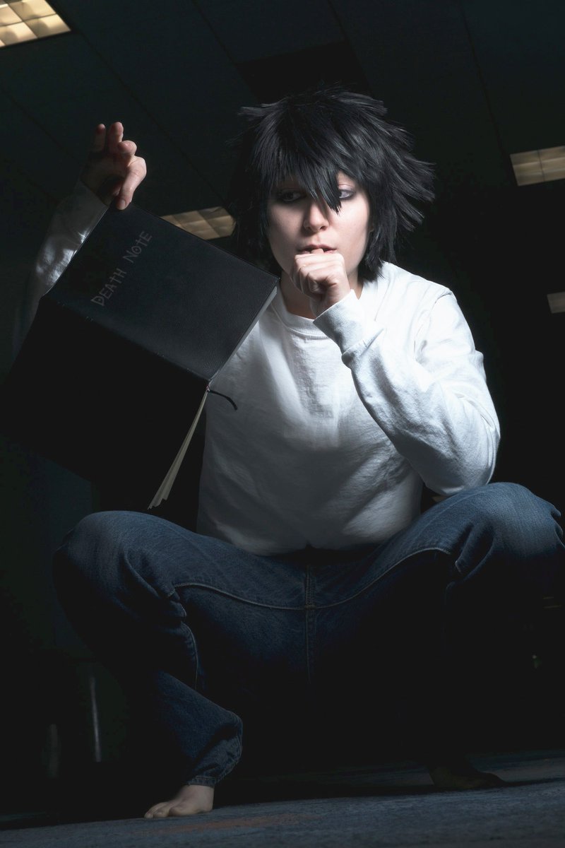 LONDON, UK - OCTOBER 27: Cosplayers Impersonating Characters From Death  Note Pose For Photographers At The London Comicon MCM Expo. Most  Participants Dress Up In Superhero Costumes To Compete In The Euro, image size:800x1200