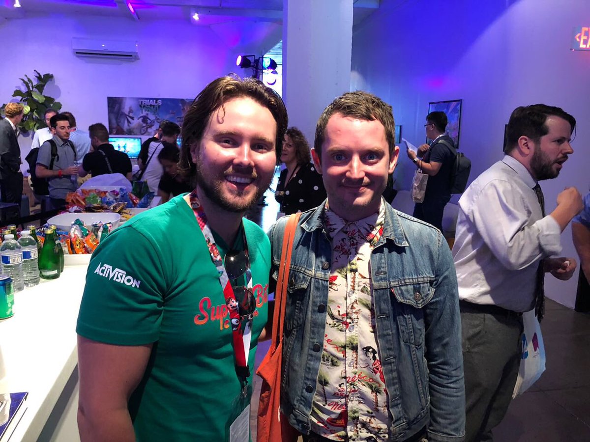 Bumped into the ring bearer before smashing some <a href="/TheDivisionGame/">Tom Clancy's The Division</a> I guess I am hobbit size after all :) <a href="/Ubisoft/">Ubisoft</a> <a href="/Evetech/">EVETECH</a> <a href="/elijahwood/">Elijah Wood</a> #LordOfTheRings #E30218