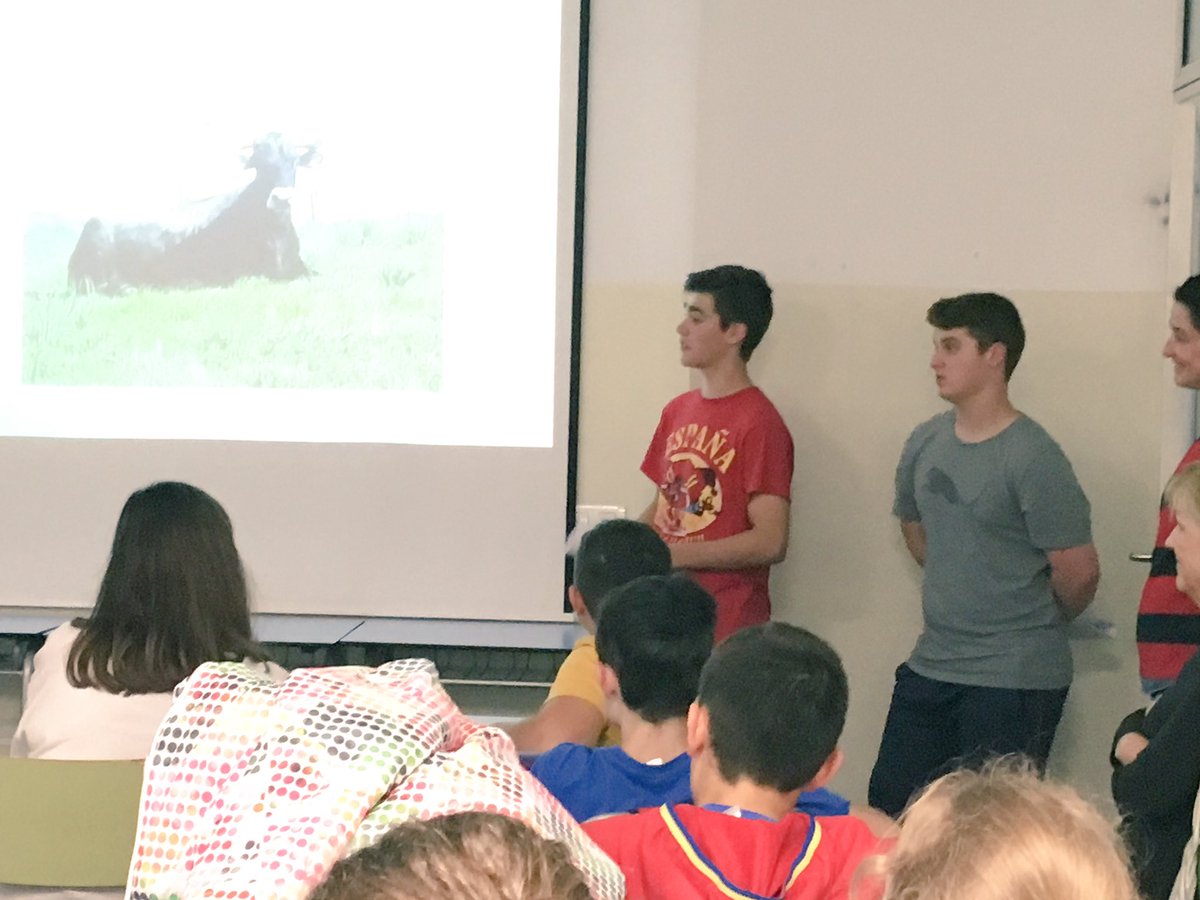 etctera2's tweet photo. Alejandro, Jairo y Samuel nos cuenta su Super-Vivencia diaria en el cuidado de sus vacas #supervivencias #iesmarismas https://t.co/1ZsuUhTn5E