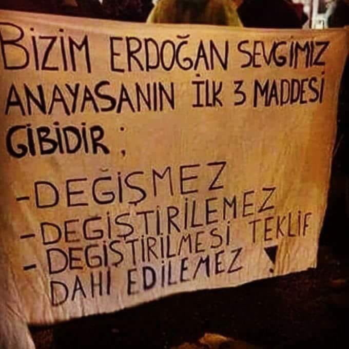Vatan_SancAK's tweet photo. Neymiş.!!
Bizim @RT_Erdogan a olan
Sevgimiz
Anayasanın ilk üç maddesi
Gibidir..

CHP’liler anlayın anlatın

Değişmez
Değiştirilemez
Değiştirilmesi teklif bile edilmez

#HaydiCHPoylarReise https://t.co/N4OOqaE0Ha