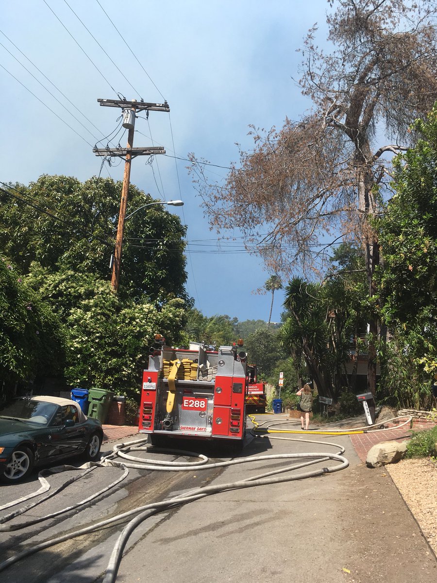 LAFDtalk's tweet photo. #YourLAFD at #PortolaFire heading out to defend the homes in #BeverlyCrest area Pls follow @LAFD on twitter for latest updates and see all info at https://t.co/J7B6mOcK4r 📷 PeterSanders https://t.co/nbW88ufjfZ
