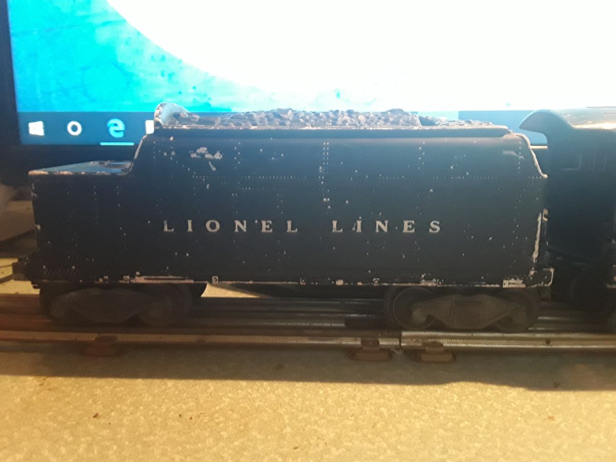 DarrianGames's tweet photo. My new Lionel 2055! Made in 1953 as a premium locomotive. Standard features include; 4-6-4 wheel arrangement with detailed driving wheel hardware, Magnetraction, three-position E-unit, headlight, smoke, wire handrails plus an ornamental bell and whistle. #PostwarLionel https://t.co/E8VxEUQaFZ