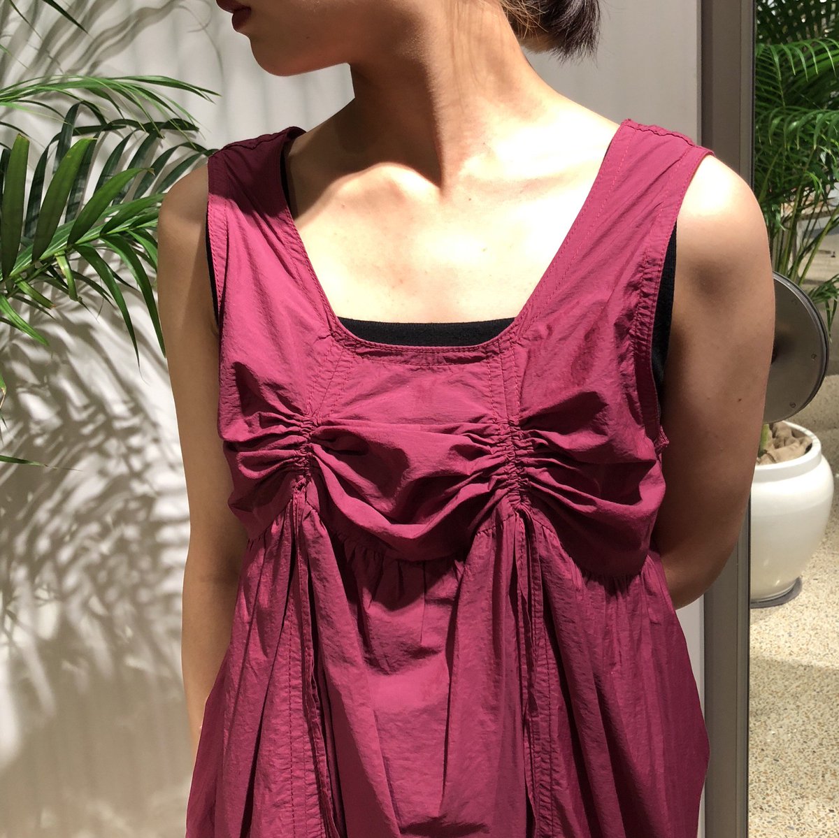 Snidel公式アカウント Staff Snap スポーティテイストを 女性らしく纏えるロングワンピース フロントのドローストリングで 気分によって表情に変化をプラスすることも可能 カラーティアードワンピース 13 500yen Tax チェック T Co