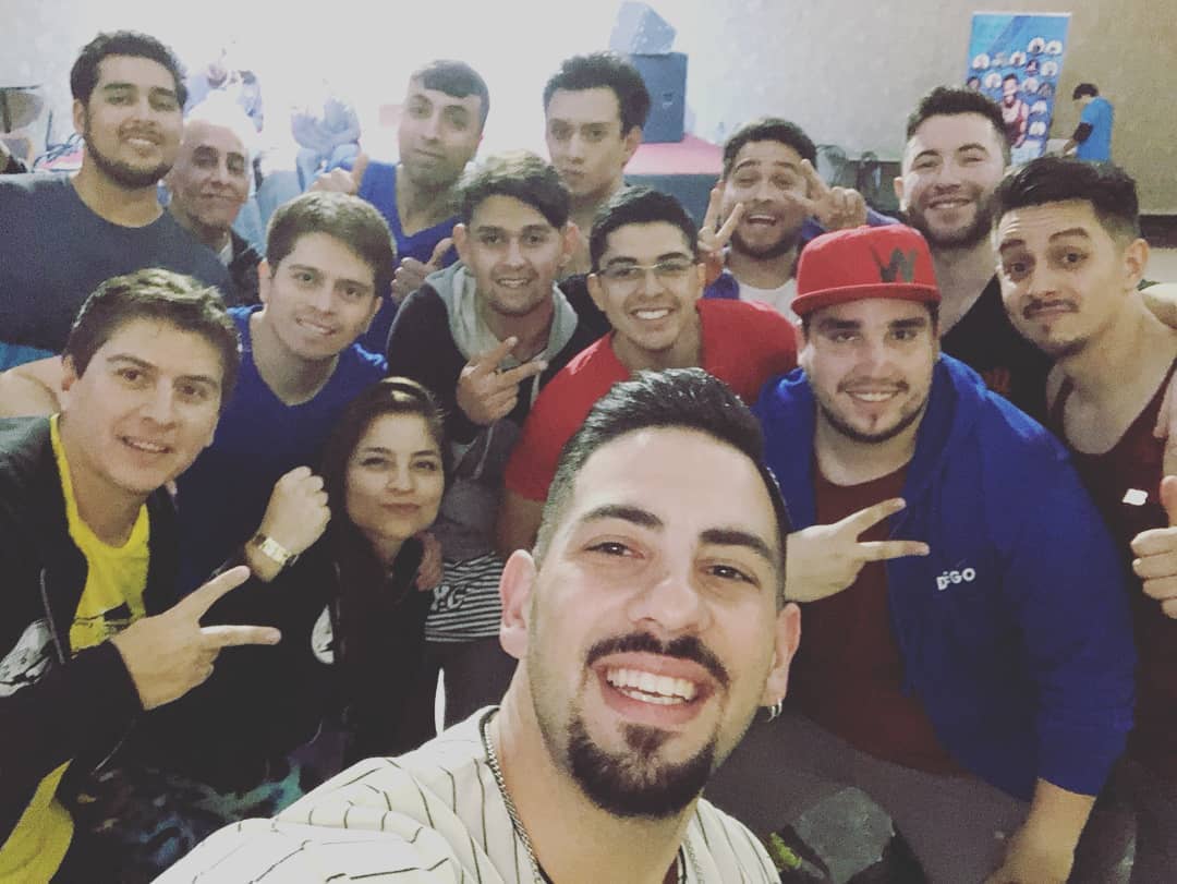 DyDoficial's tweet photo. Últimos momentos en Chile, con nuestras familias de World Team Project y gente muy especial 😊.... gracias por este fin de semana!!! #chile #danieydesiree #danielydesiree #worldteamproject #wtp #familia #amigos @PrincessBachata @Franita_ @FabioUVANO https://t.co/Pqes42QTVg