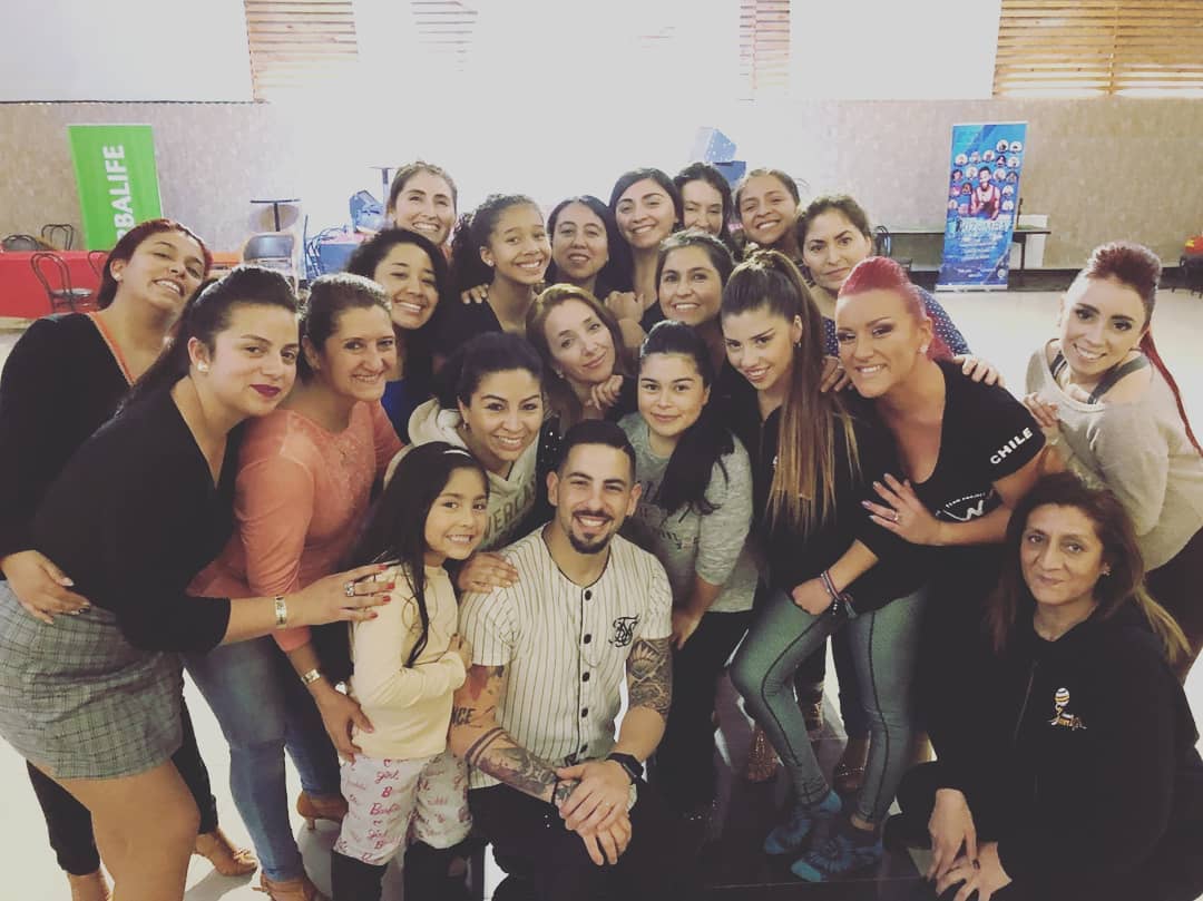 DyDoficial's tweet photo. Últimos momentos en Chile, con nuestras familias de World Team Project y gente muy especial 😊.... gracias por este fin de semana!!! #chile #danieydesiree #danielydesiree #worldteamproject #wtp #familia #amigos @PrincessBachata @Franita_ @FabioUVANO https://t.co/Pqes42QTVg