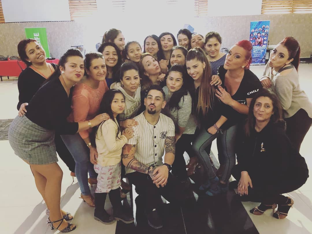 DyDoficial's tweet photo. Últimos momentos en Chile, con nuestras familias de World Team Project y gente muy especial 😊.... gracias por este fin de semana!!! #chile #danieydesiree #danielydesiree #worldteamproject #wtp #familia #amigos @PrincessBachata @Franita_ @FabioUVANO https://t.co/Pqes42QTVg