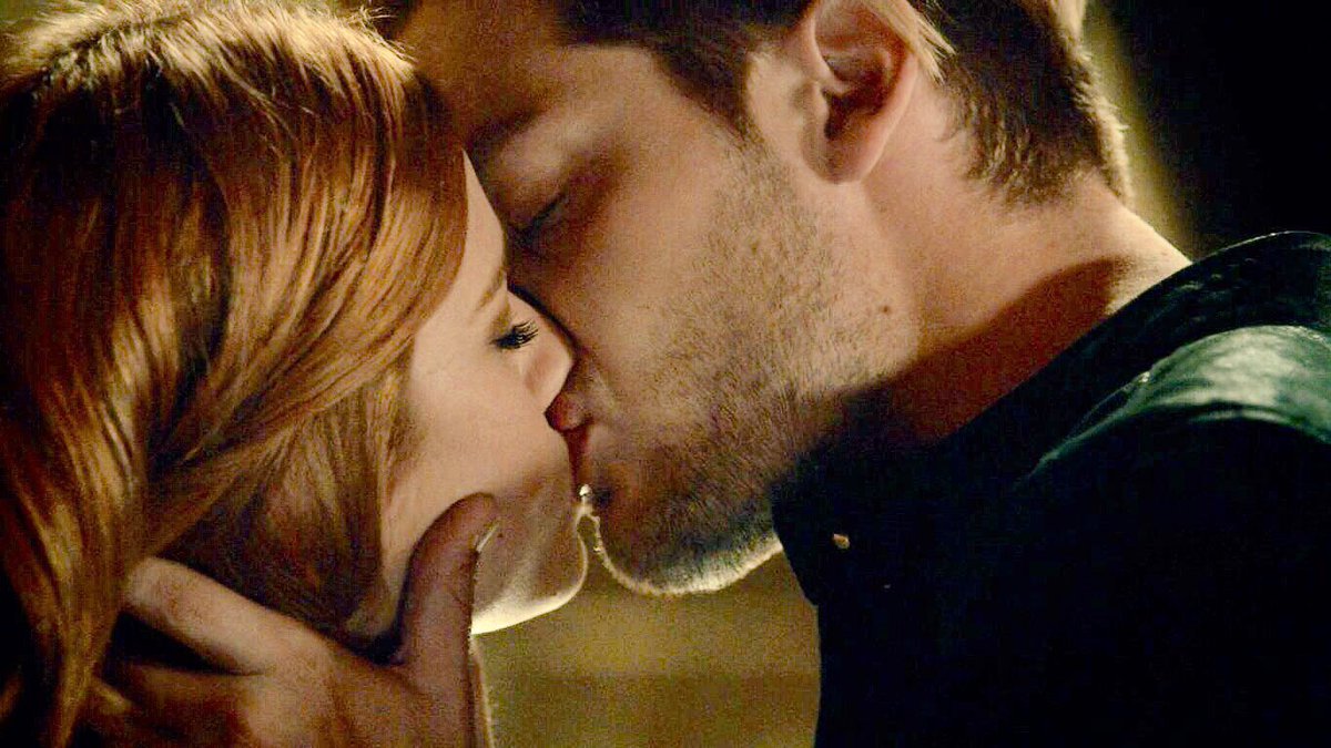 I Need More Soft Kisses I Mean We Have Gotten S Clace Kiss Since 3 05 They Are Making Us Wait Until 19 Unfair Saveshadowhunters T Co Ayu6yrk9jh