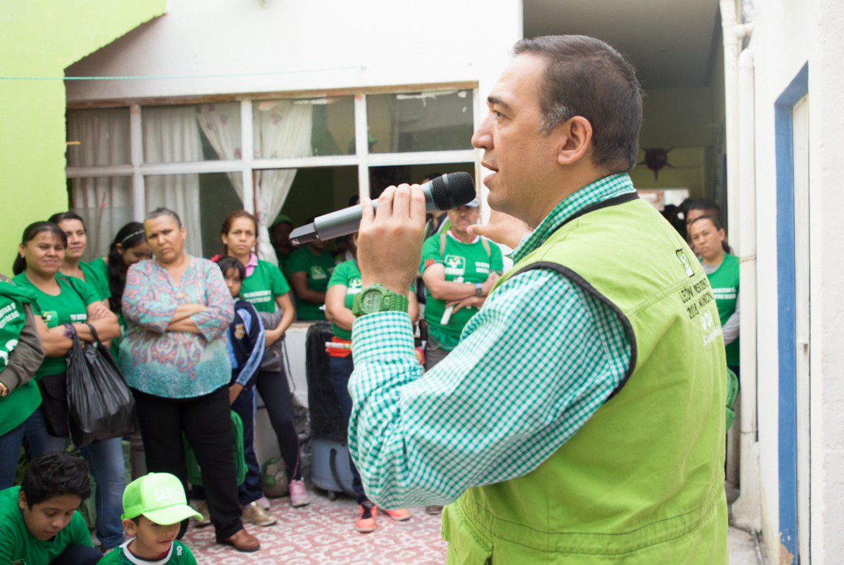 SContrerasMX's tweet photo. Gracias por brindarnos la confianza y entrar a sus hogares.

En San Juan Bosco encontramos que ya somos más los que queremos un cambio de visión. Por #UnLeónDiferente https://t.co/ZEdE63WrLP