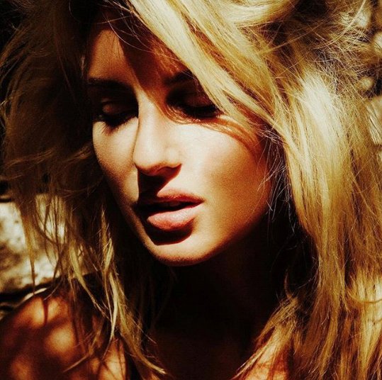 estrellasline's tweet photo. Ana Lucia Rivera by Steven Meisel
✨ #face #beauty #angelicbeauty https://t.co/9BQ1AzqOFR