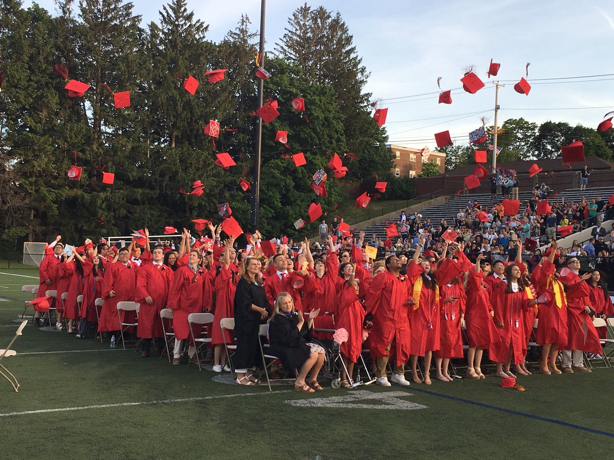 QuincyPS's tweet photo. Congratulations to the NQHS Class of 2018!! @QuincyTeachers @CityofQuincy @quincymapolice @NQRaiders @NQHS2018 @NQHSGuidance https://t.co/HPMRUJNaBL