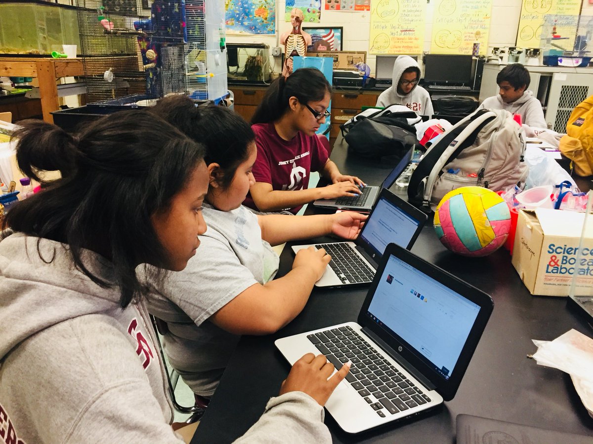 mtc_rain's tweet photo. Working on change makers also please go like and comment on our project. #mtcrain #projectreservoir #like #comment #changemakers #newcompetetion https://t.co/wZN5ltCHru