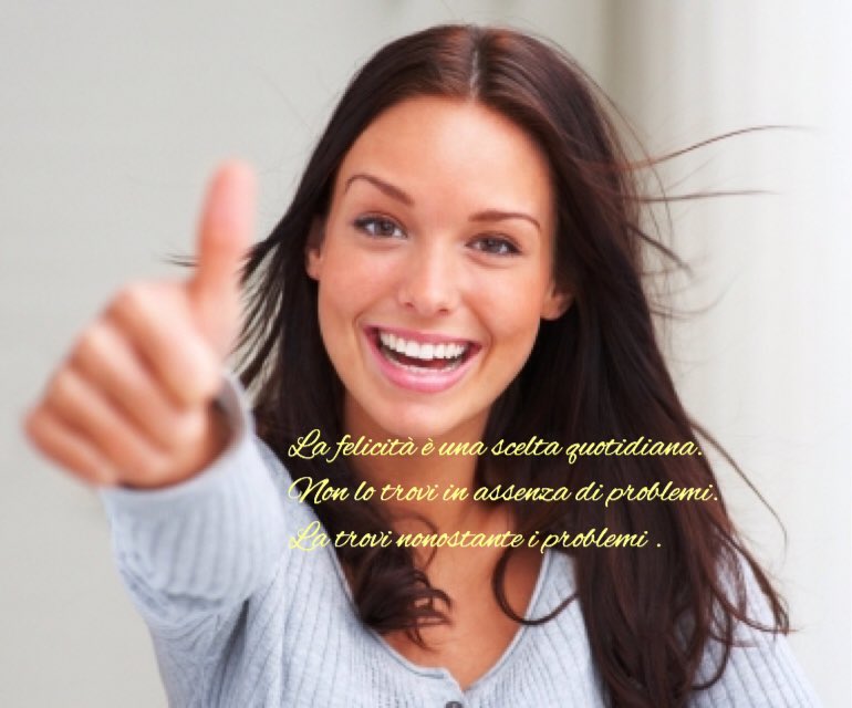 Так что все были довольны. Радуйся малому и большое придет. Люди хлопают в ладоши. Девушка улыбается. Анекдоты в картинках.