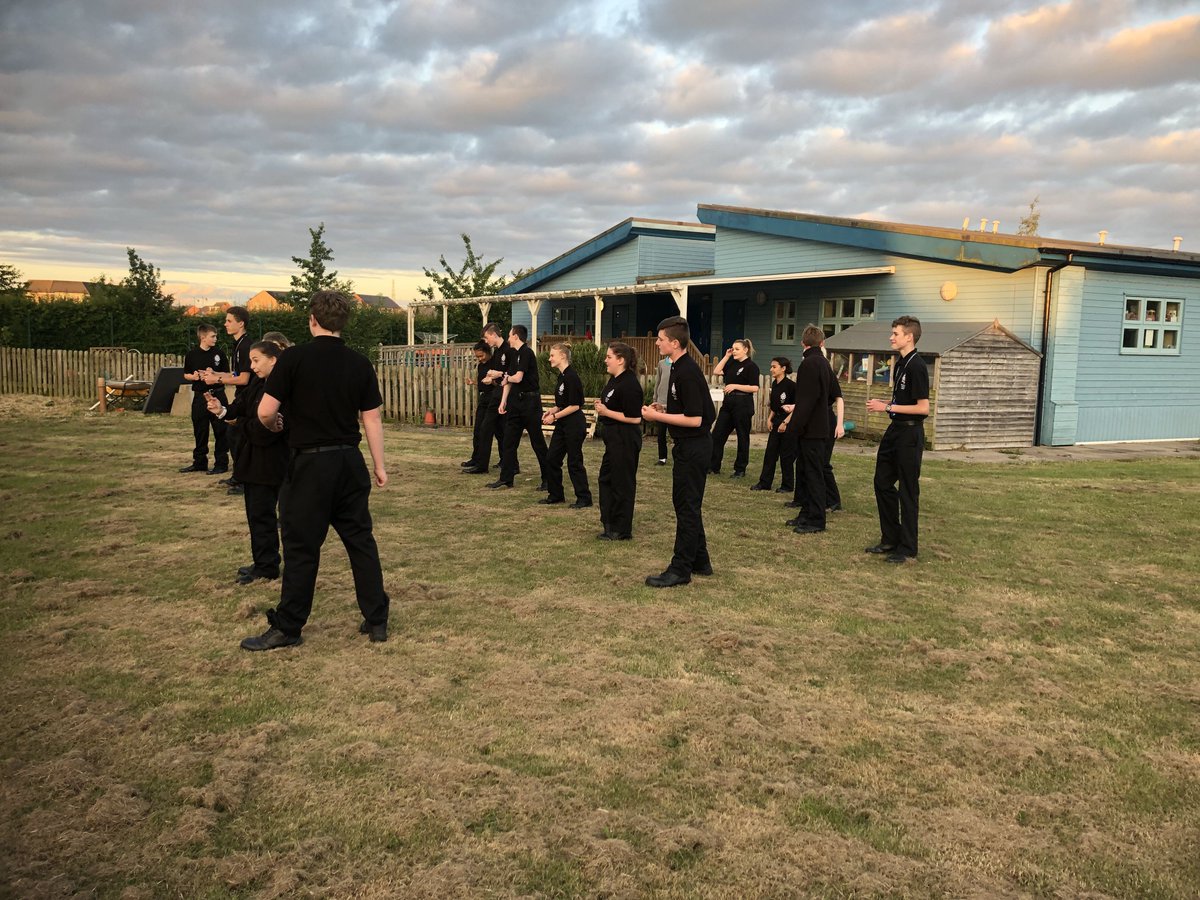 SouthCambsCops's tweet photo. #SCSpeedTeam @cambsvpc @NationalVPC @CambsCopsSC with the Cambourne Police Cadets doing some interesting work. Bet we all sleep@well tonight as it starts to get a tad chilly. https://t.co/NoRPxnzXpM