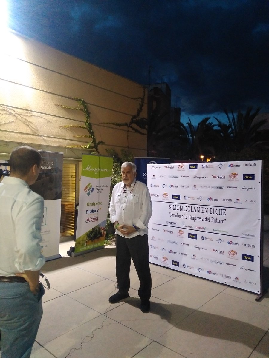 Ya estamos disfrutando de Simon Dolan en Elche desde El Huerto del Cura. #simondolanelx #Valores