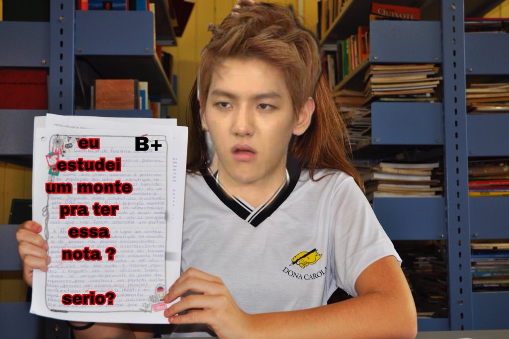 selgomezvr's tweet photo. baekhyun: 

- nerdzinho da sala 
- aluno destaque 
- " professora, eu acho que a senhora confundiu..." 
- não sabe passar cola 
- julga os outros quietos e posta no twitter depois 
- " aí cala a boca mano voce é burro?" https://t.co/UPpGV90FCQ