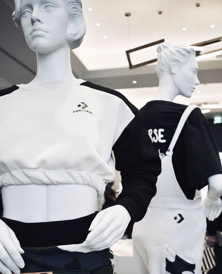 FIDM's tweet photo. From @Converse to @LEVIS, #FIDMStudents get real world experience by collaborating with some of the biggest brands on earth. Here are the top 5 industry collabs you need to know about: https://t.co/57pPBaEwxy https://t.co/yWAzp2tEvz