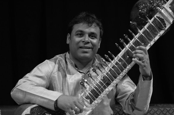 chi_sinfonietta's tweet photo. We will fuse timeless classical pieces with modern Indian classical compositions in our second concert of the new season, “Sea of Light: Reflections on Diwali.” Guarav Mazumdar will play the sitar as one of our guest artists. #InTuneTuesday https://t.co/rmpP0A0e3Q