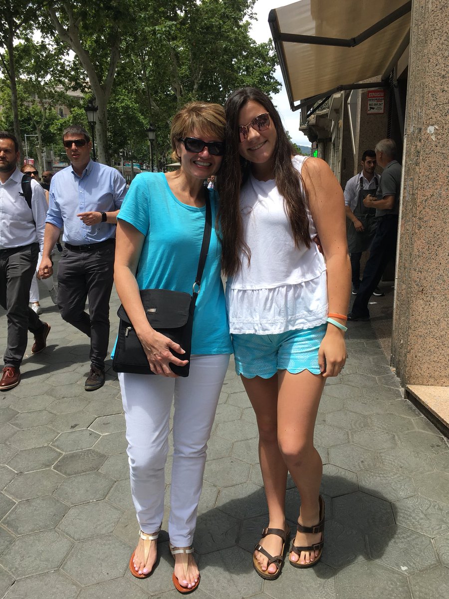 Mrs. Laramore and Ashtyn were matching today. Looking forward to having her in class for the first time🤗!! #DevotedStudent👍🏻