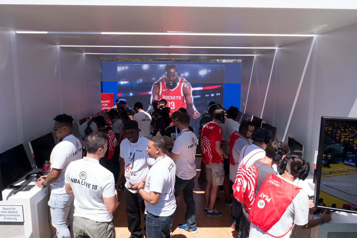 EA's tweet photo. Re-watch the EA PLAY 2018 Live Show and go behind-the-scenes with @Battlefield V, @Anthemgame, @EASPORTSFIFA, @EAMaddenNFL, @EASPORTSNBA and more!

Day One Recap:  https://t.co/TIX37kqZ5v 
Day Two Recap:  https://t.co/Nw6ZYKtPxA 
Day Three Recap:  https://t.co/wUKpSShOXR https://t.co/8nRXl8vexf