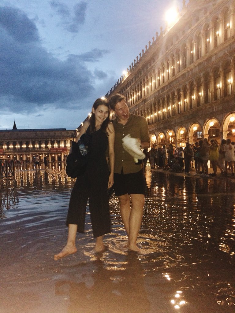 DeGrooteAmber__'s tweet photo. Na een uurtje regenen ziet het San Marcoplein er zo uit 😱🌧#veniceissinking #voetjesinhetwater #ODG2018Venice @ArteveldeJOU met @oneboyonejoy @larissacallaert https://t.co/ha5NM3ObyB