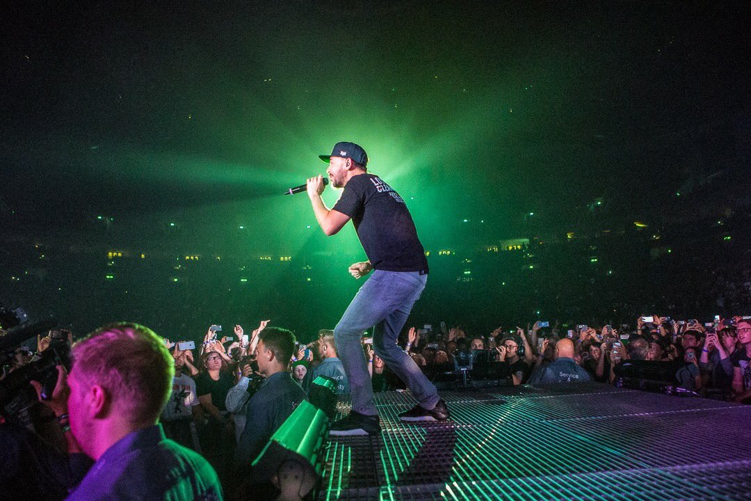 LPLive's tweet image. One year ago today, @linkinpark’s #OneMoreLight European Tour visited Berlin, Germany for a big show at Mercedes-Benz Arena! Two songs #NobodyCanSaveMe and #SharpEdges were debuted live at this show!