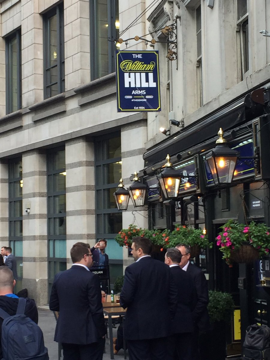 footy_joe's tweet photo. Got a little thirsty on the way home. #thewilliamhillarms #itscominghome https://t.co/5b6Qj5IndY