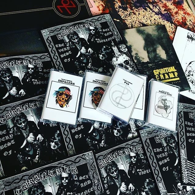 sorrystate's tweet photo. New stuff in today! Got latest from Tarantüla, No Problem, restocks of the Beat Session tapes and more!! #tarantüla #impalers #noproblem #criminalcode #spiritualcramp #damagers #derangedrecords #beatsessions #punk #vinyl #hotslabs https://t.co/ykxVqK1aAL