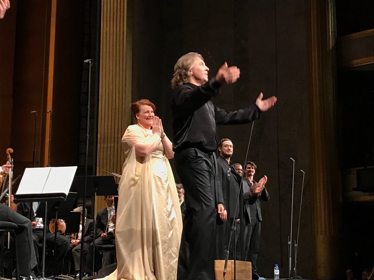 Un Samson et Dalila incandescent au @TCEOPERA avec @Roberto_alagna dans l’un de ses meilleurs roles et #MarieNicoleLemieux plus diva que jamais, sans oublier #LaurentNaouri parfait !