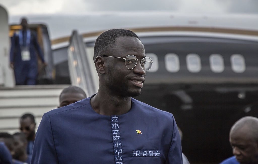 Team Senegal 🇸🇳 touched down for the #worldcup decked in blue... 🔥 or na? 

(photos via <a href="/FIFAWorldCup/">FIFA World Cup</a>)