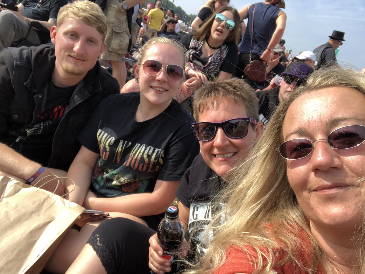kerrypop1's tweet photo. Thanks @DownloadFest. The best 3 days of my life!
#pre40bucketlist #summer2018 #norain https://t.co/4nhA21SYKR